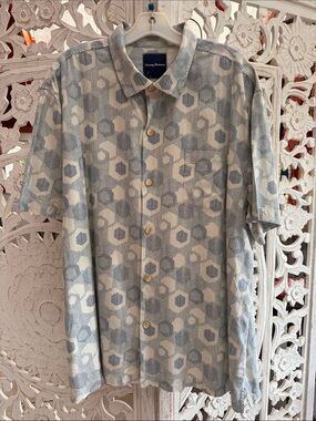 Tommy Bahama Sky Blue White Geometric Hexagon Print Silk Hawaiian Shirt
